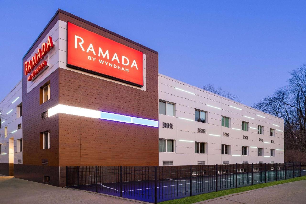 Hotel Ramada By Wyndham Bronx New York Esterno foto