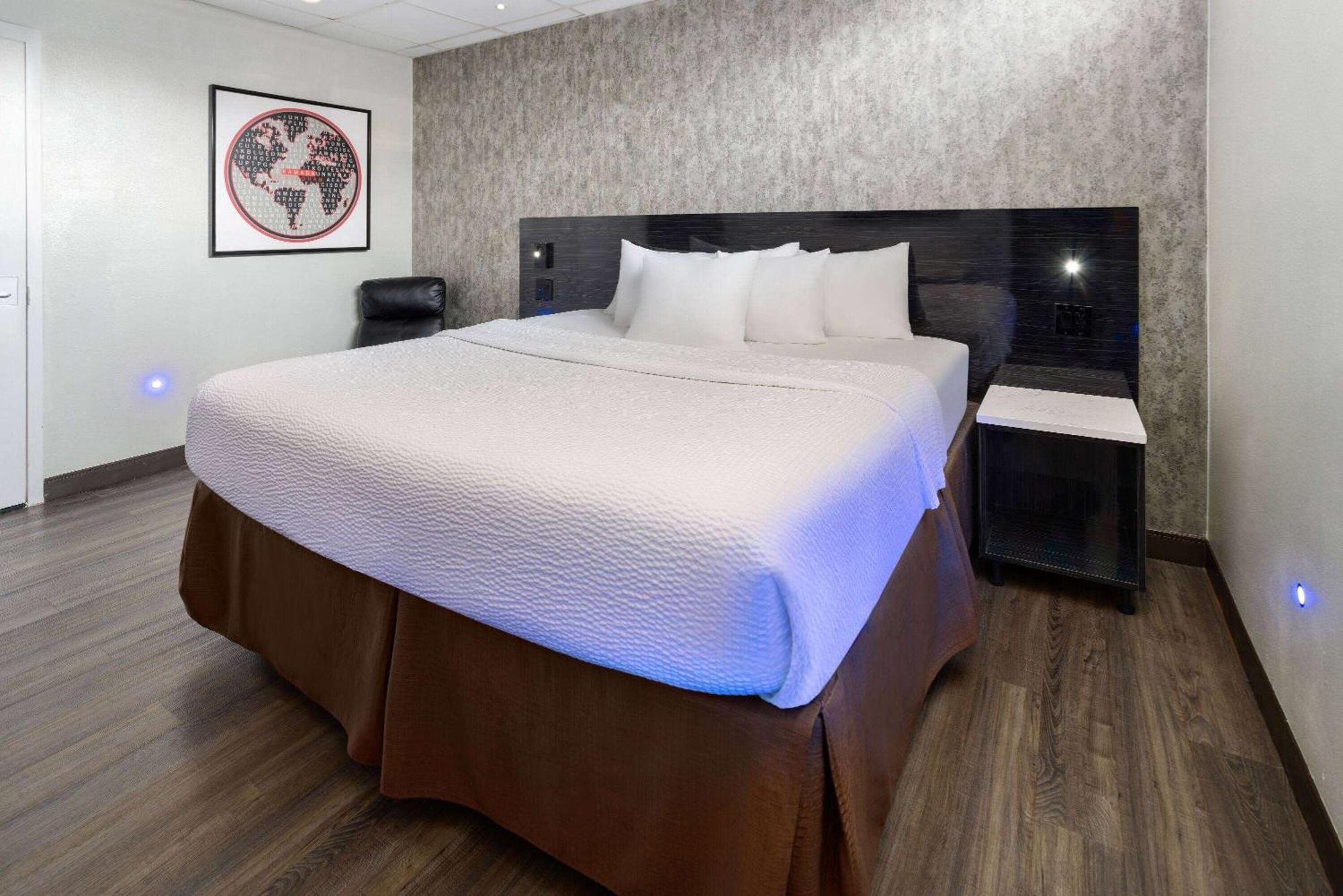 Hotel Ramada By Wyndham Bronx New York Esterno foto