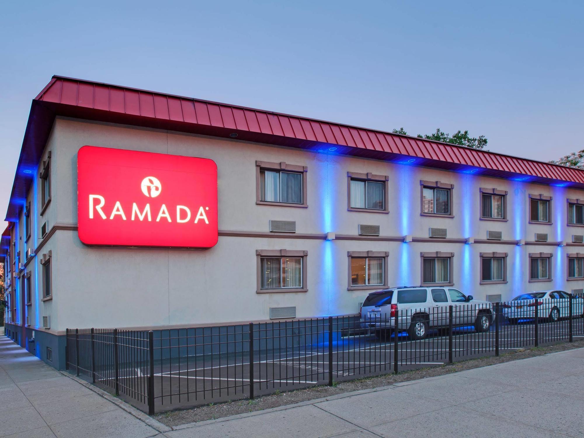 Hotel Ramada By Wyndham Bronx New York Esterno foto